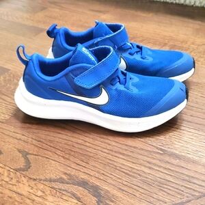 Boys Nike Star Runner shoes size 1